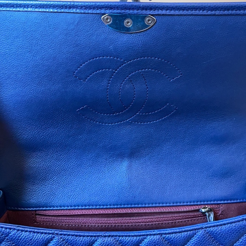 CHANEL 🔥✨Rare✨ Daily Carry Messenger Bag Quilted - Picture 9 of 17